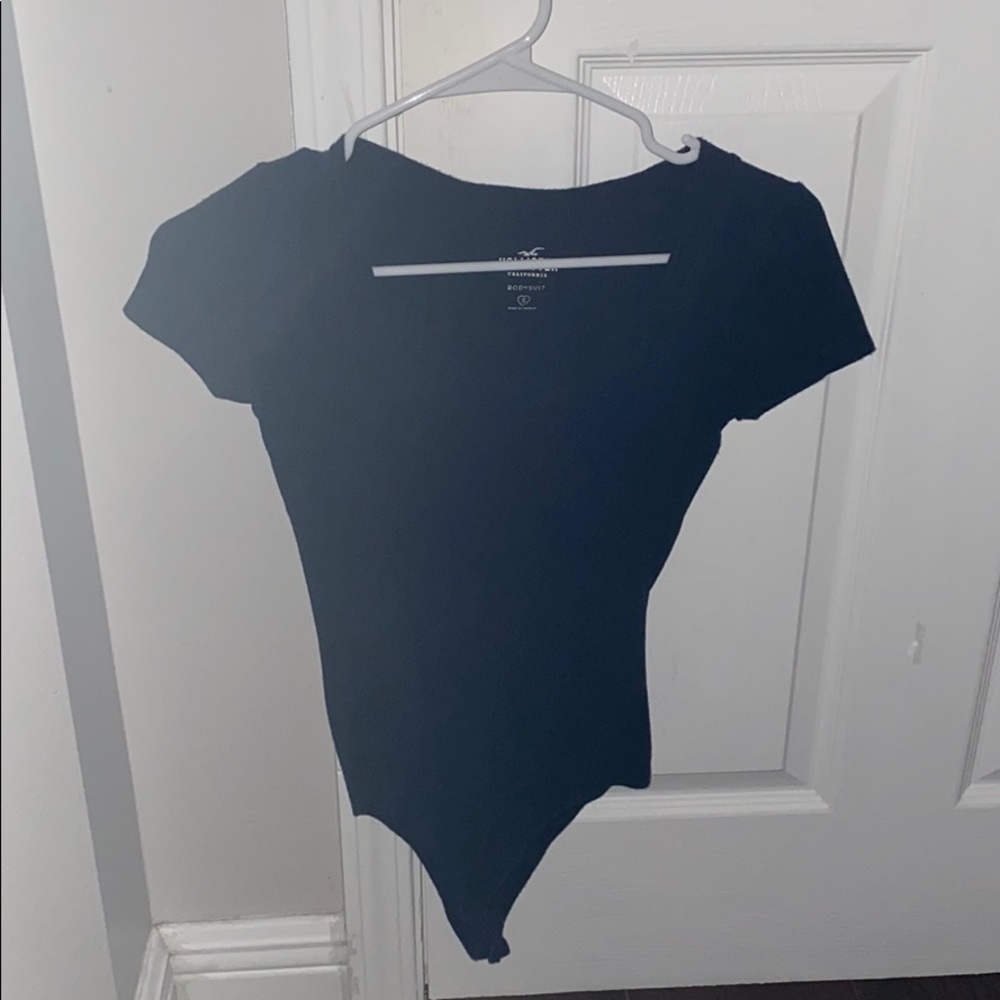 Low neck black body suit